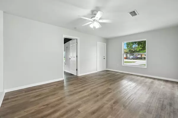 West Palm Beach, FL 33417,6094 Fair Green RD