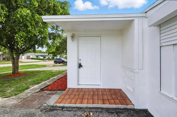 West Palm Beach, FL 33417,6094 Fair Green RD