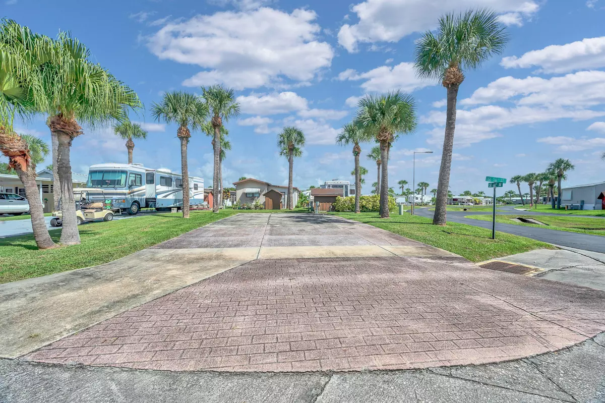 Okeechobee, FL 34974,6591 SE 56th ST