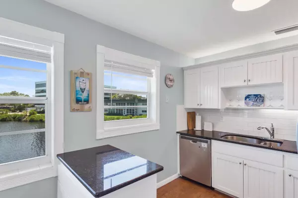 Vero Beach, FL 32960,2800 Indian River BLVD J10