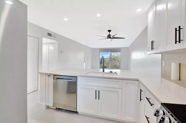 Plantation, FL 33313,5275 NW 10th CT 405