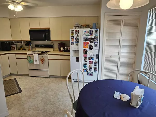 Stuart, FL 34997,6070 SE Martinique DR 103