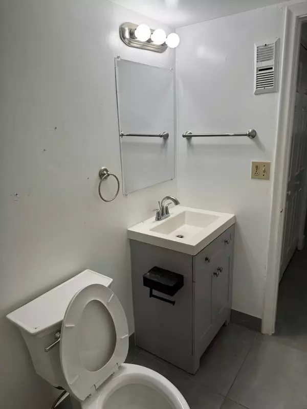 Coral Springs, FL 33065,2401 Riverside DR 210-B