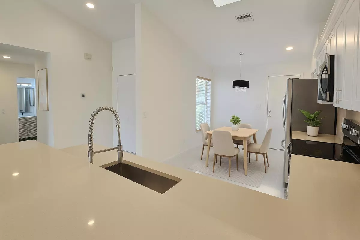 Boynton Beach, FL 33437,5622 Royal Lake CIR