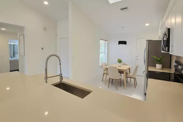 5622 Royal Lake CIR, Boynton Beach, FL 33437