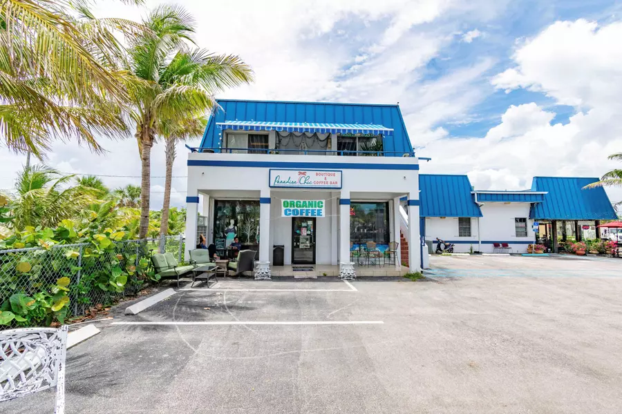 1281 Plaza CIR 3, Singer Island, FL 33404