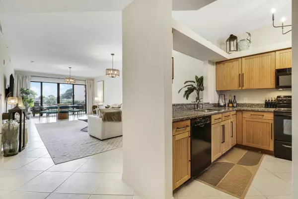North Palm Beach, FL 33408,370 Golfview RD 202