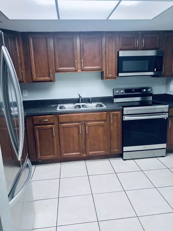 Port Saint Lucie, FL 34952,1564 SE Royal Green CIR U-103