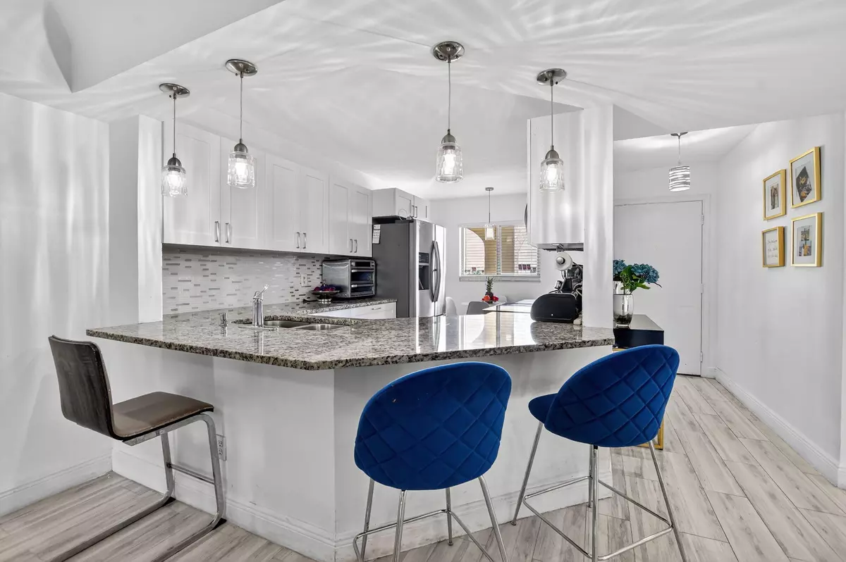 Boca Raton, FL 33428,23277 N Barwood LN 403