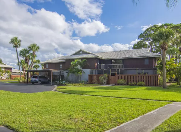 1803 SE Sir Lancelot DR, Port Saint Lucie, FL 34952