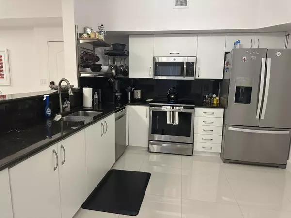 Delray Beach, FL 33444,250 NE 3rd AVE 218