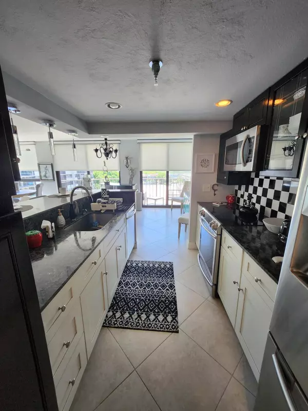 Boca Raton, FL 33487,899 Jeffery St 701