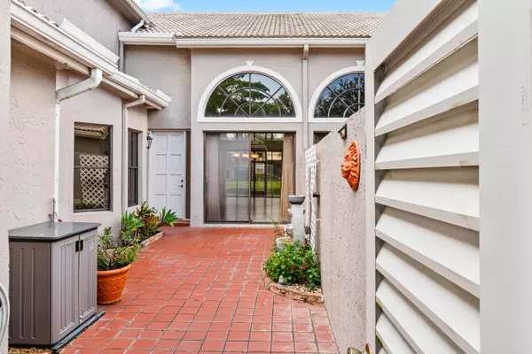 Delray Beach, FL 33484,5465 Monterey CIR E