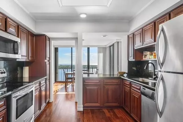 North Palm Beach, FL 33408,124 Lakeshore DR Ph30