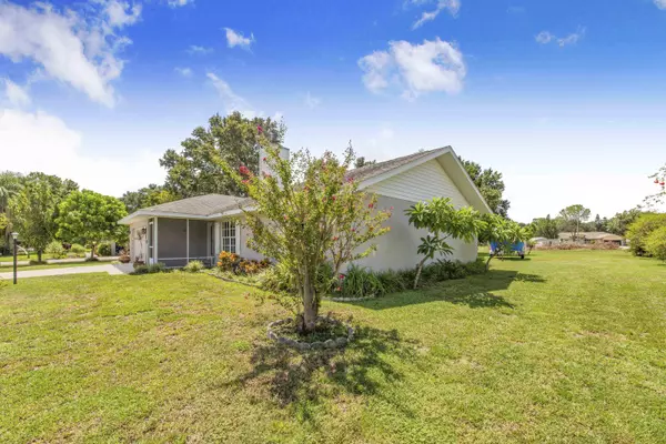 Auburndale, FL 33823,910 Liberty LN