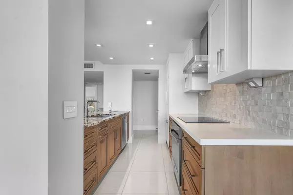 Highland Beach, FL 33487,3912 S Ocean BLVD 709