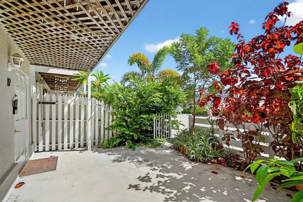 Lantana, FL 33462,326 W Pine 19 ST 19