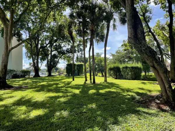 Wellington, FL 33414,12568 Shoreline DR 103