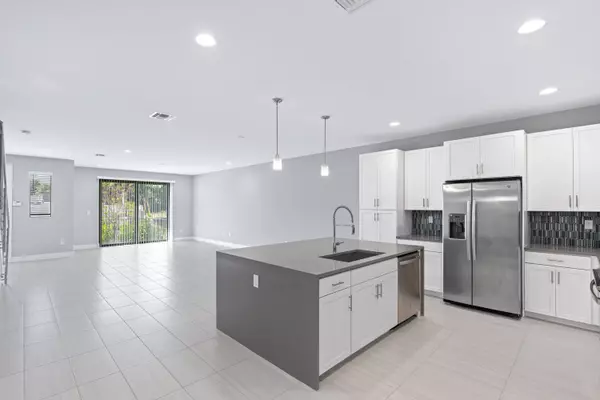 West Palm Beach, FL 33405,3748 N N Lambert AVE