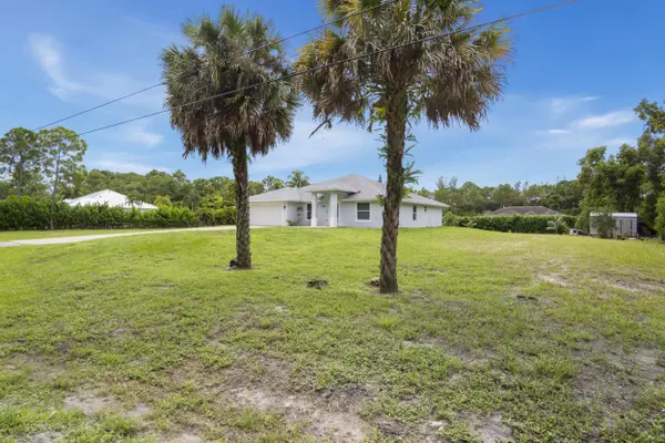 Loxahatchee, FL 33470,15848 N 82nd LN