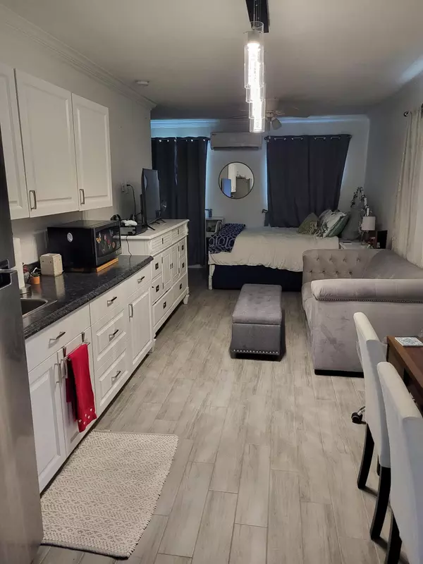 Lantana, FL 33462,946 Julia Heights DR