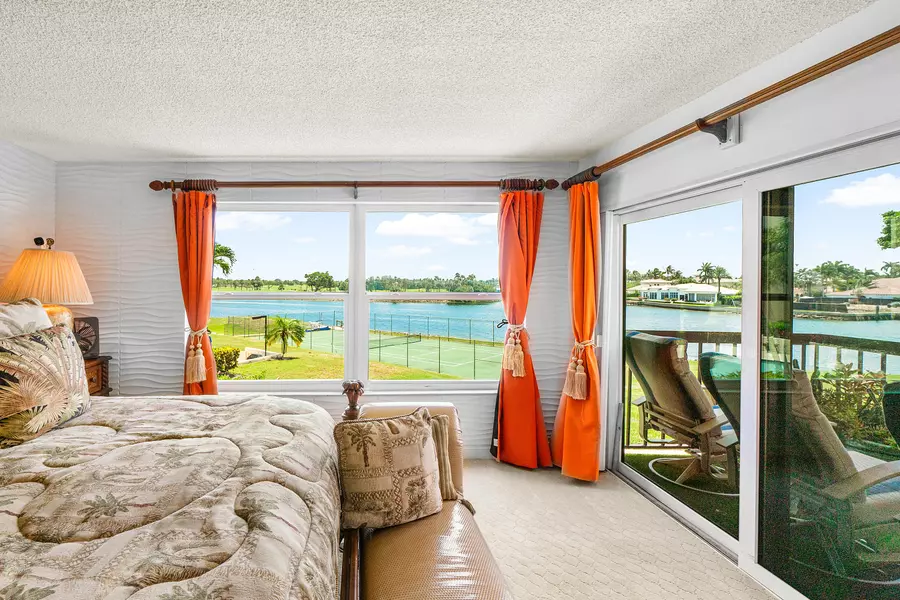 374 Golfview RD 205, North Palm Beach, FL 33408