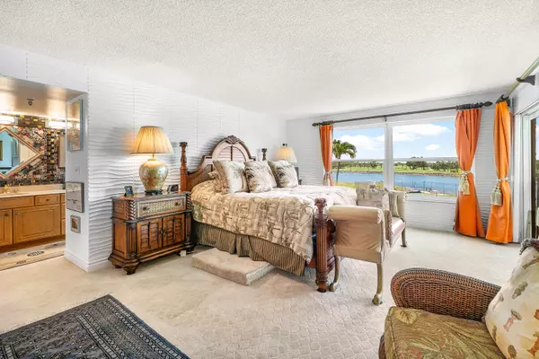 North Palm Beach, FL 33408,374 Golfview RD 205