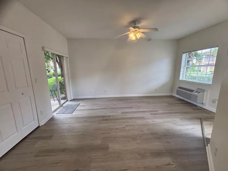 8267 Mulligan CIR B, Port Saint Lucie, FL 34986