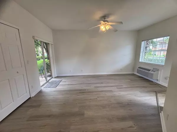 8267 Mulligan CIR B, Port Saint Lucie, FL 34986