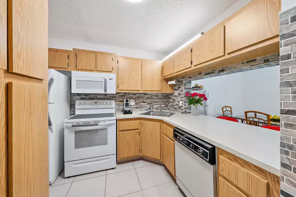 Greenacres, FL 33415,819 Sky Pine WAY A2