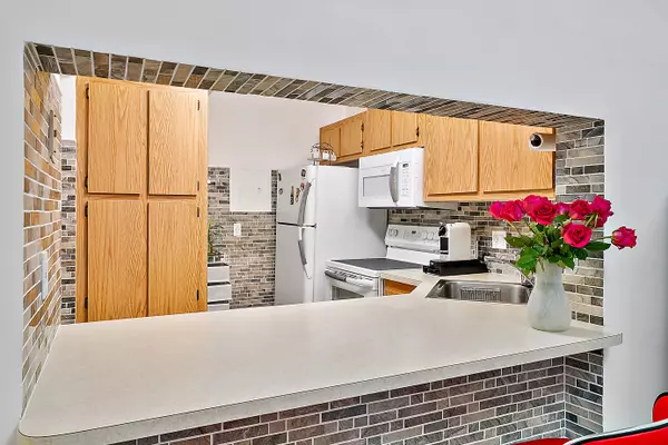 Greenacres, FL 33415,819 Sky Pine WAY A2