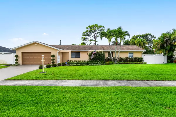 7240 Oakmont DR, Greenacres, FL 33467