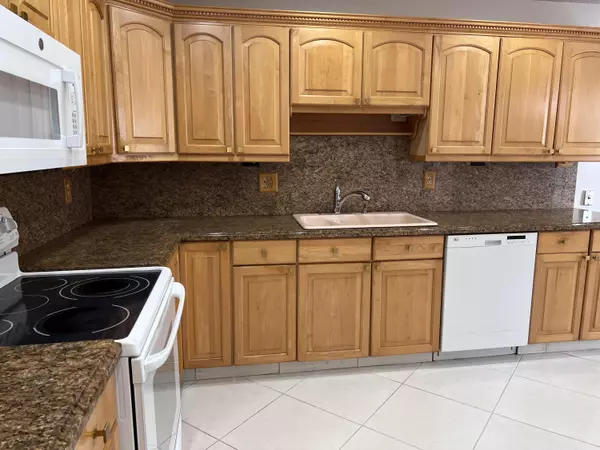 Delray Beach, FL 33445,1260 NW 20th AVE 203