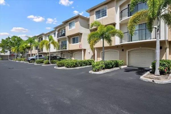 800 S Crestwood CT 820, Royal Palm Beach, FL 33411