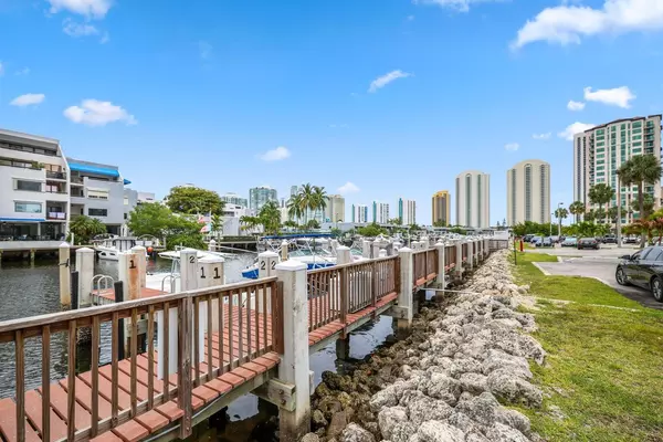 Sunny Isles Beach, FL 33160,400 Kings Point DR 1524
