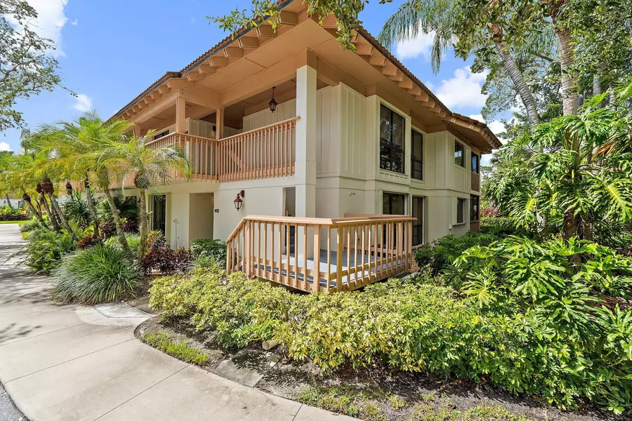 413 S Brackenwood LN, Palm Beach Gardens, FL 33418