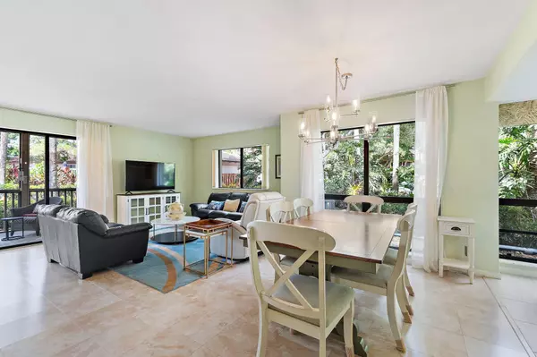 Palm Beach Gardens, FL 33418,413 S Brackenwood LN