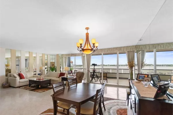 North Palm Beach, FL 33408,100 Lakeshore DR 754