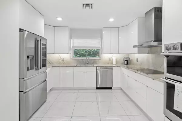 Palm Beach Shores, FL 33404,337 Cascade LN