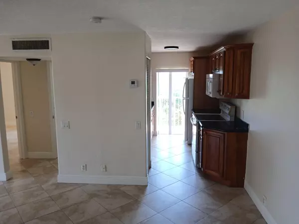 Pompano Beach, FL 33062,32 NE 22nd AVE 307