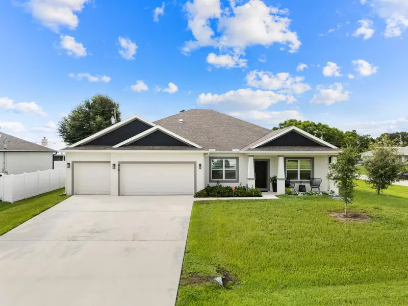 418 SW Namoit PL, Port Saint Lucie, FL 34953