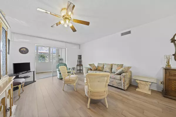 Boynton Beach, FL 33435,230 NE 26th AVE 2040