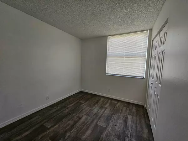 Oakland Park, FL 33309,214 Lake Pointe DR 111