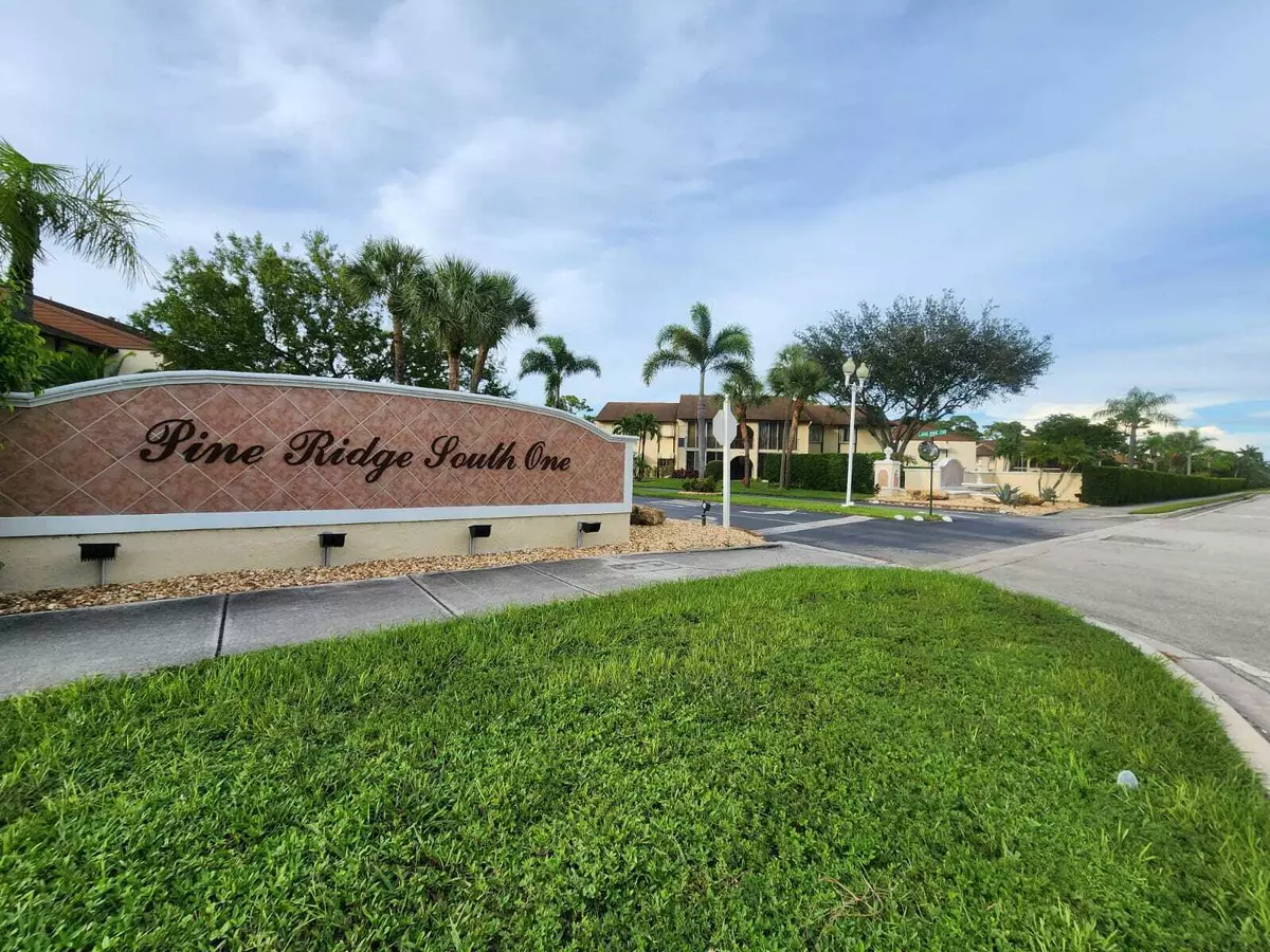 Greenacres, FL 33463,121 Lake Pine CIR A-2