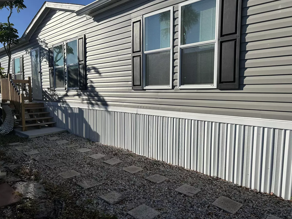 Stuart, FL 34994,2455 SE Penny LN