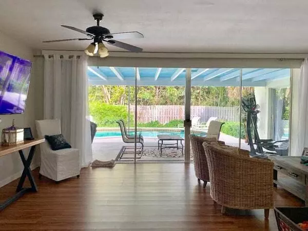 Jupiter Inlet Colony, FL 33469,162 Beacon LN