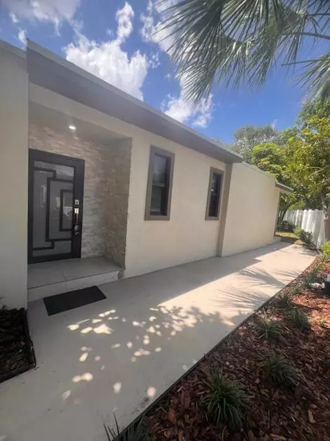 Boca Raton, FL 33487,327 Kingsbridge ST
