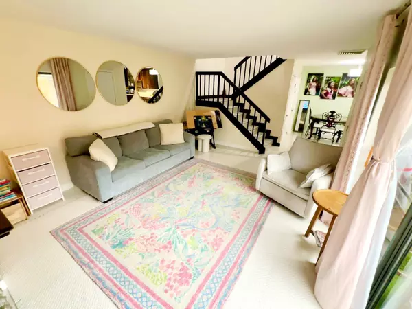 Palm Beach Gardens, FL 33418,819 8th LN