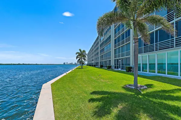 North Palm Beach, FL 33408,36 Yacht Club DR 402