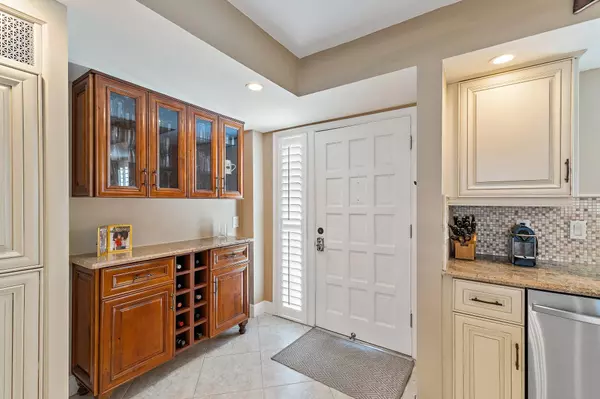 North Palm Beach, FL 33408,36 Yacht Club DR 402